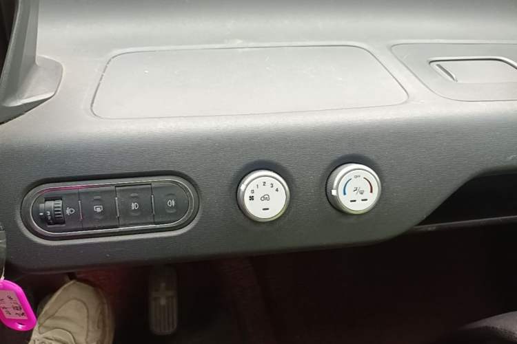 Used Baojun E100 2019 250KM Smart Drive Edition Audio And AC Panel