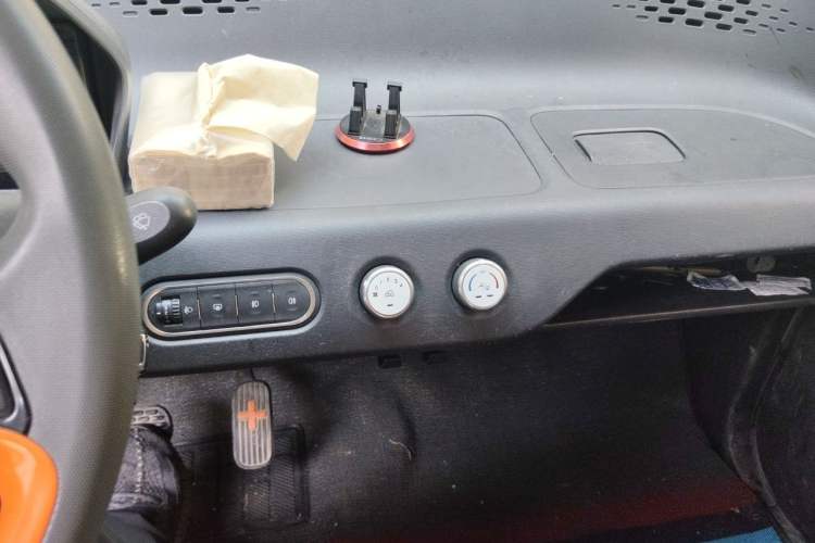 Used Baojun E100 2019 250KM Smart Drive Edition Audio And AC Panel