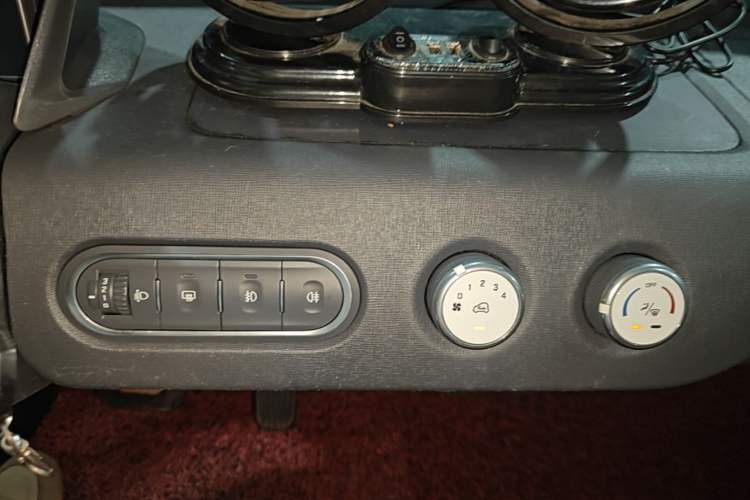 Used Baojun E100 2019 250KM Smart Drive Edition Audio And AC Panel