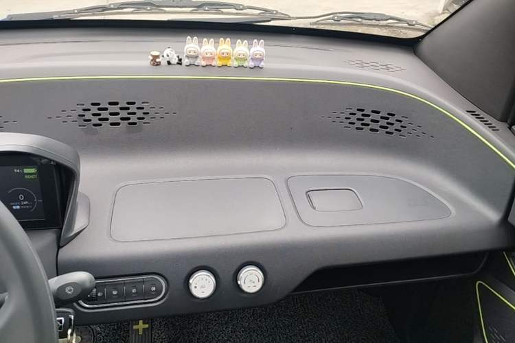 Used Baojun E100 2019 250KM Smart Drive Edition Audio And AC Panel