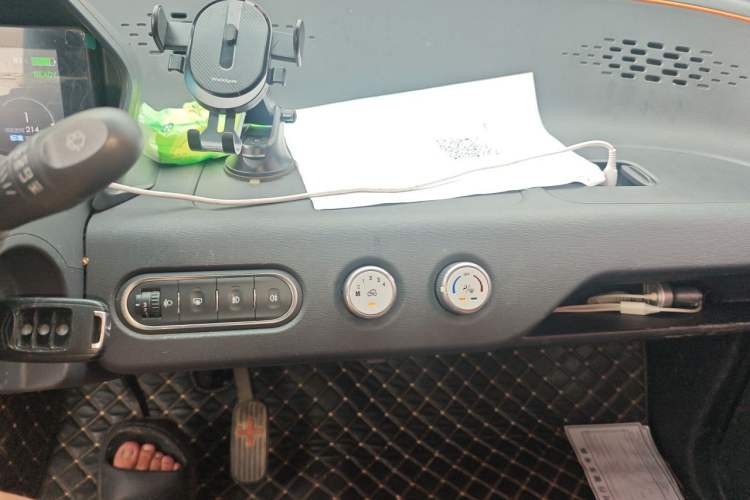 Used Baojun E100 2019 250KM Smart Drive Edition Audio And AC Panel