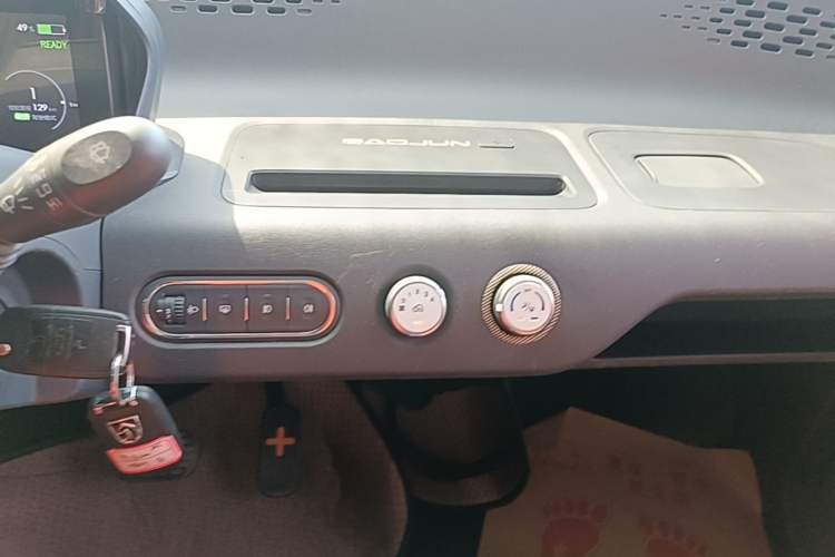 Used Baojun E100 2019 250KM Smart Drive Edition Audio And AC Panel