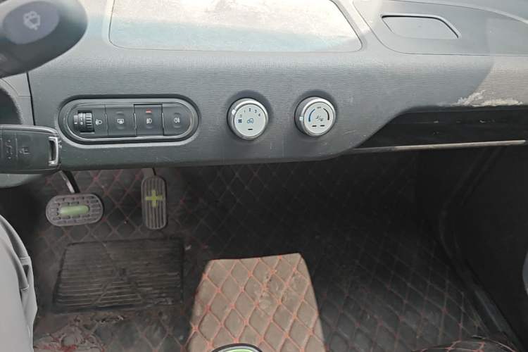 Used Baojun E100 2019 250KM Smart Drive Edition Audio And AC Panel