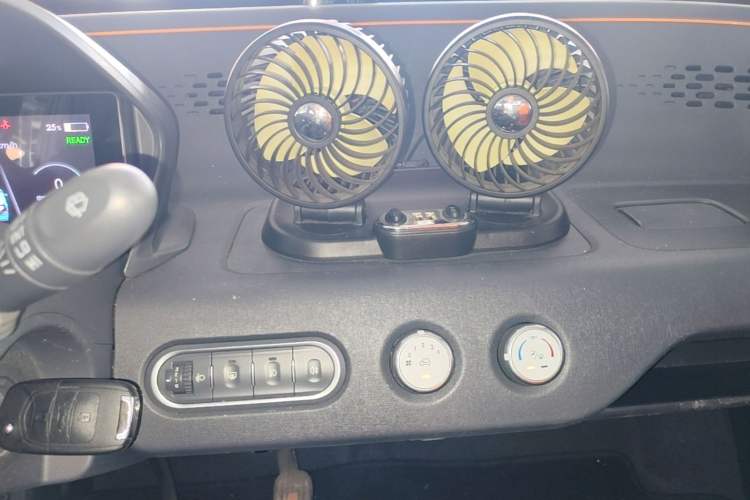 Used Baojun E100 2019 250KM Smart Drive Edition Audio And AC Panel