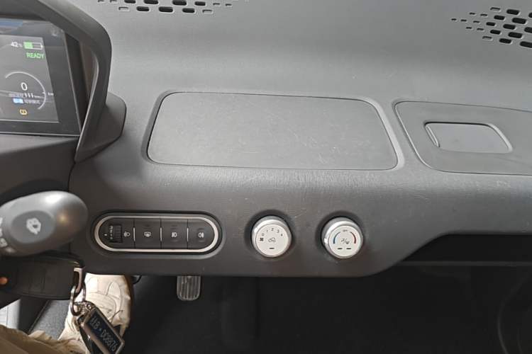 Used Baojun E100 2019 250KM Smart Drive Edition Audio And AC Panel