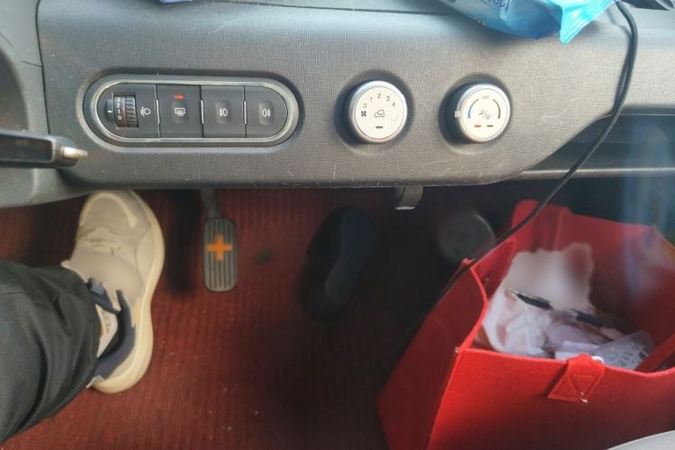 Used Baojun E100 2019 250KM Smart Drive Edition Audio And AC Panel