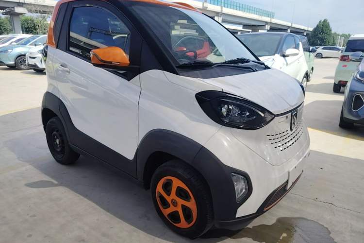 Used Baojun E100 2019 250KM Smart Drive Edition Front Right 45 Deg