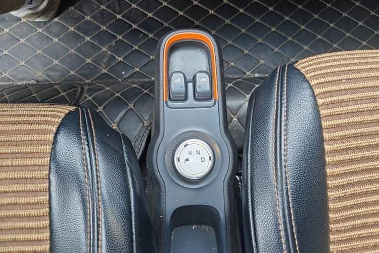 Used Baojun E100 2019 250KM Smart Drive Edition Gear Lever