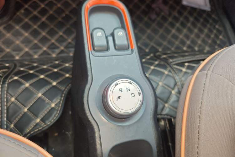 Used Baojun E100 2019 250KM Smart Drive Edition Gear Lever