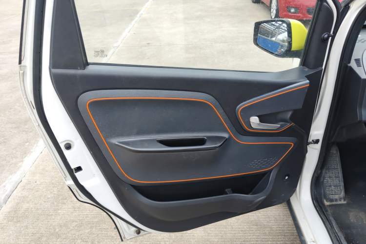 Used Baojun E100 2019 250KM Smart Drive Edition Left Front Door Interior