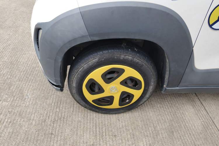 Used Baojun E100 2019 250KM Smart Drive Edition Left Front Wheel Hub
