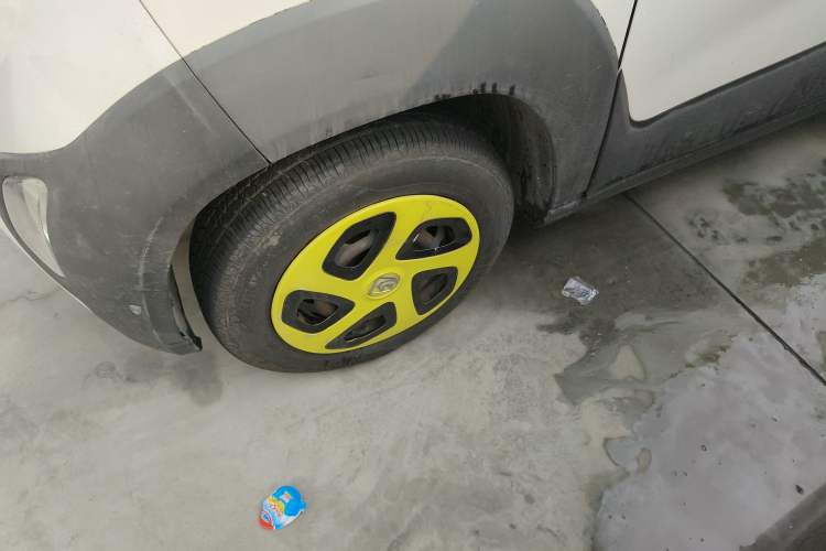 Used Baojun E100 2019 250KM Smart Drive Edition Left Front Wheel Hub