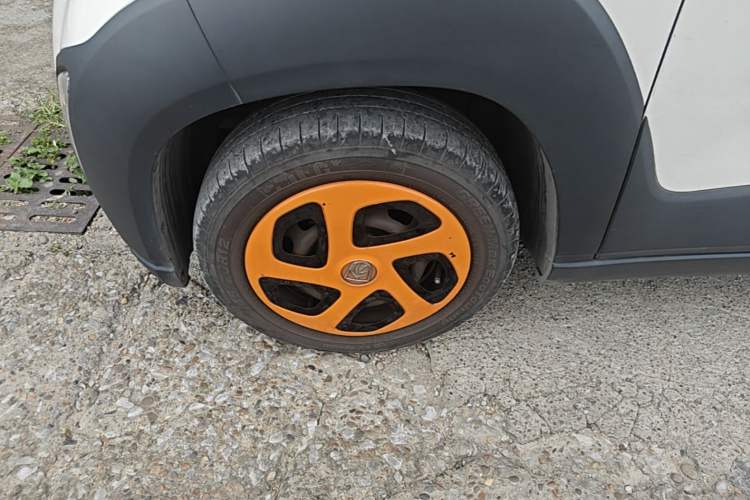 Used Baojun E100 2019 250KM Smart Drive Edition Left Front Wheel Hub