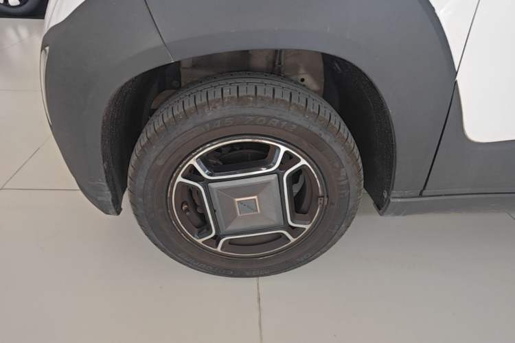 Used Baojun E100 2019 250KM Smart Drive Edition Left Front Wheel Hub
