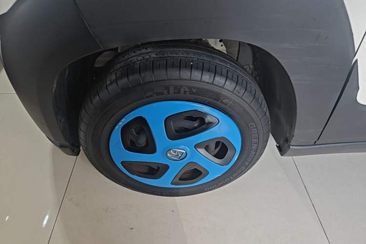 Used Baojun E100 2019 250KM Smart Drive Edition Left Front Wheel Hub