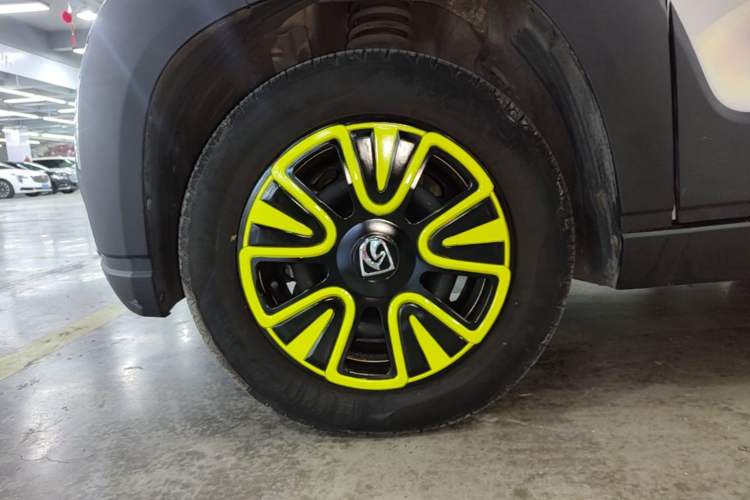 Used Baojun E100 2019 250KM Smart Enjoyment Version Left Front Wheel Hub