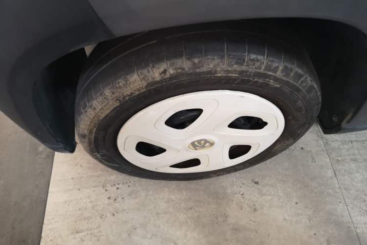 Used Baojun E100 2019 250KM Smart Drive Edition Left Front Wheel Hub