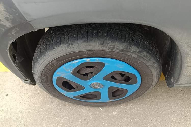 Used Baojun E100 2019 250KM Smart Drive Edition Left Front Wheel Hub