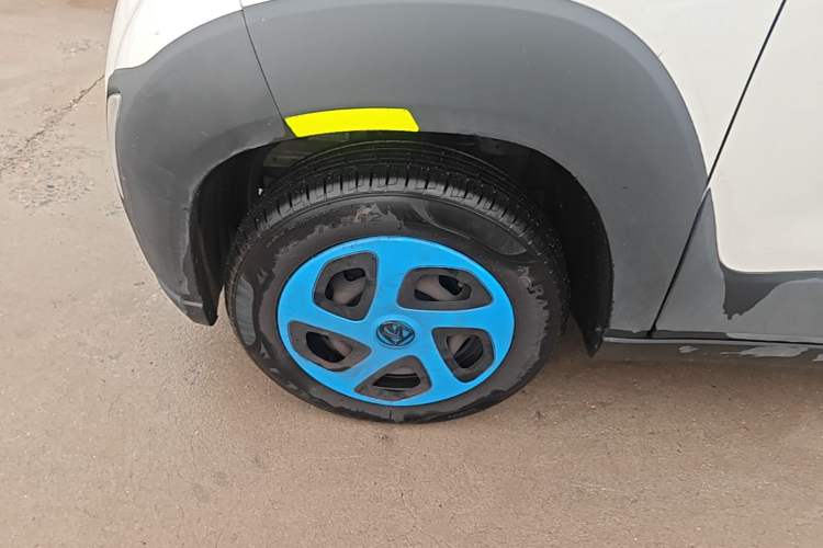 Used Baojun E100 2019 250KM Smart Drive Edition Left Front Wheel Hub
