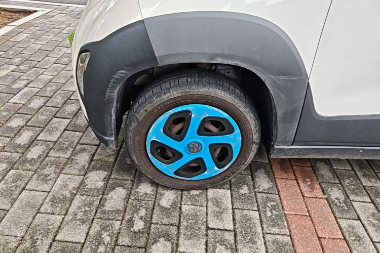 Used Baojun E100 2019 250KM Smart Drive Edition Left Front Wheel Hub