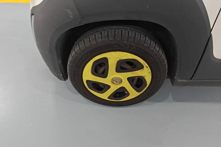 Used Baojun E100 2019 250KM Smart Drive Edition Left Front Wheel Hub