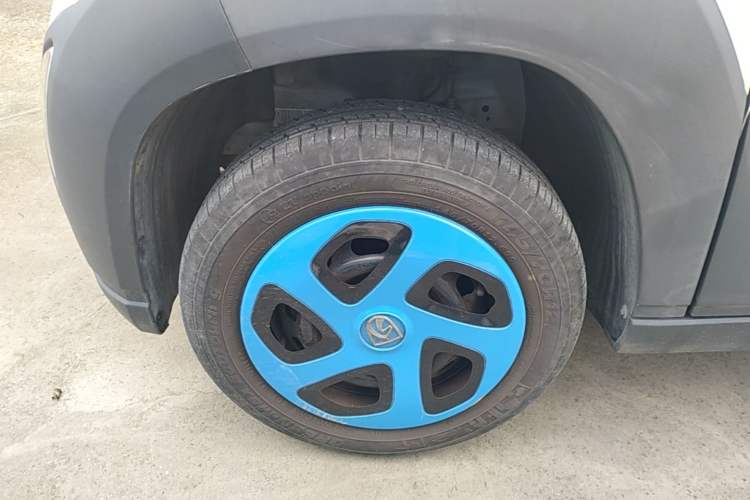 Used Baojun E100 2019 250KM Smart Drive Edition Left Front Wheel Hub