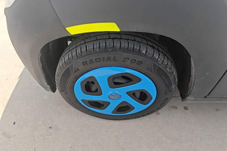 Used Baojun E100 2019 250KM Smart Drive Edition Left Front Wheel Hub