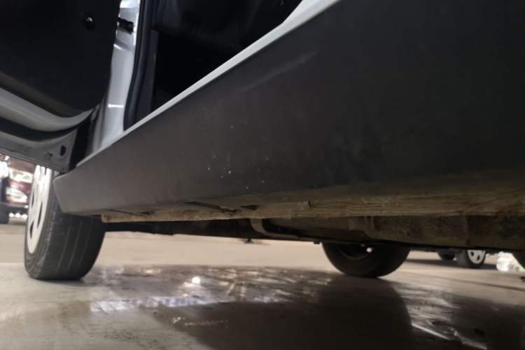 Used Baojun E100 2019 250KM Smart Drive Edition Left Side Sill