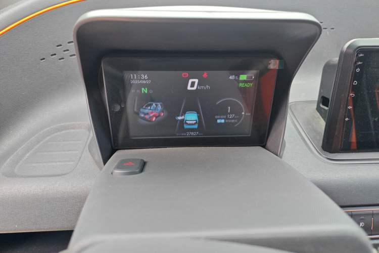 Used Baojun E100 2019 250KM Smart Drive Edition Odometer Close Up