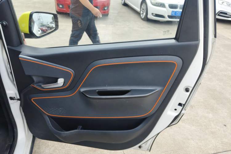 Used Baojun E100 2019 250KM Smart Drive Edition Right Front Door Interior