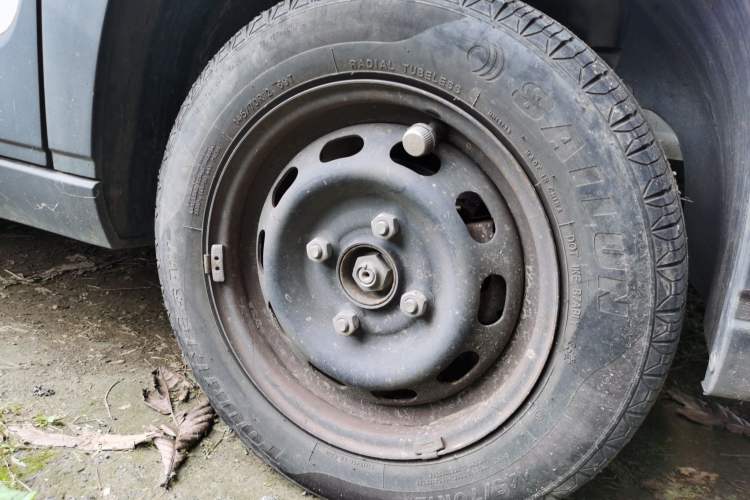 Used Baojun E100 2019 250KM Smart Drive Edition Right Front Wheel Hub