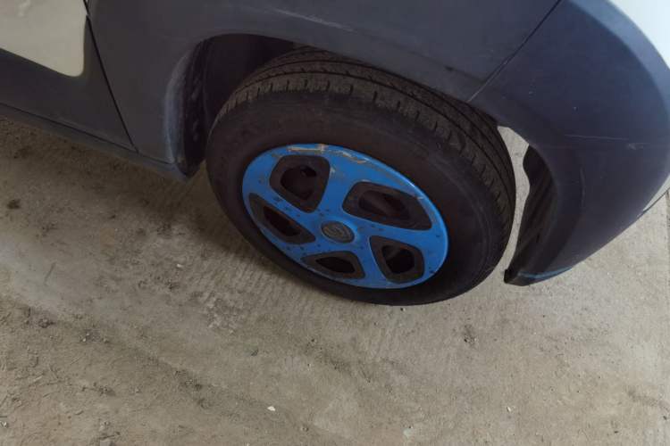 Used Baojun E100 2019 250KM Smart Drive Edition Right Front Wheel Hub
