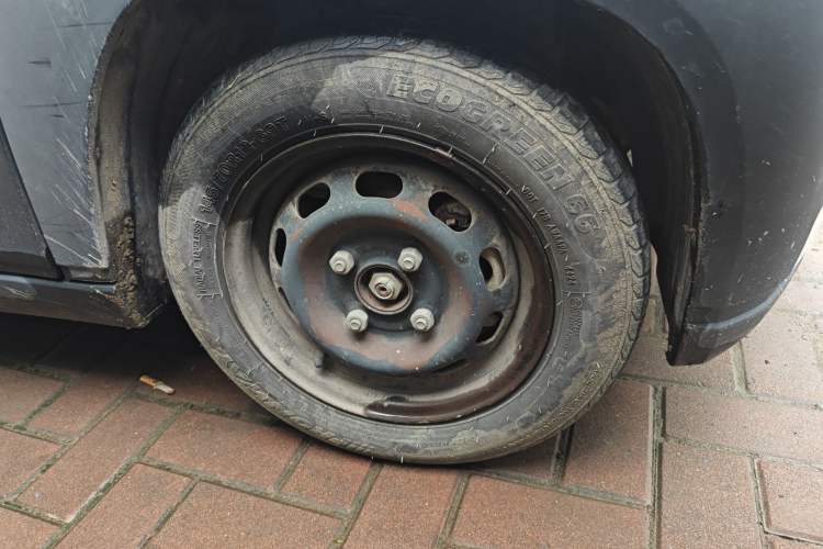 Used Baojun E100 2019 250KM Smart Drive Edition Right Front Wheel Hub