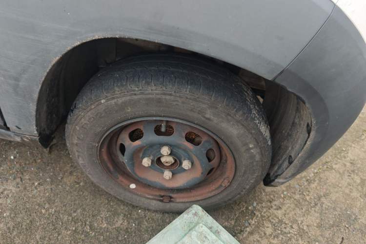 Used Baojun E100 2019 250KM Smart Drive Edition Right Front Wheel Hub