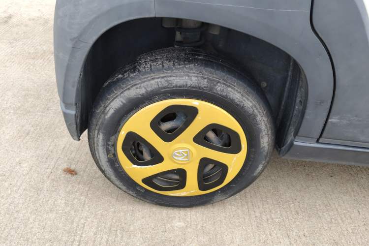Used Baojun E100 2019 250KM Smart Drive Edition Right Rear Wheel Hub