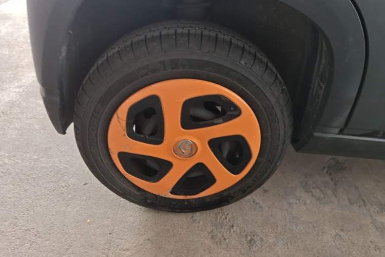 Used Baojun E100 2019 250KM Smart Drive Edition Right Rear Wheel Hub