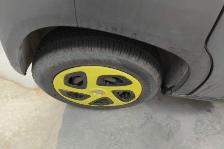 Used Baojun E100 2019 250KM Smart Drive Edition Right Rear Wheel Hub