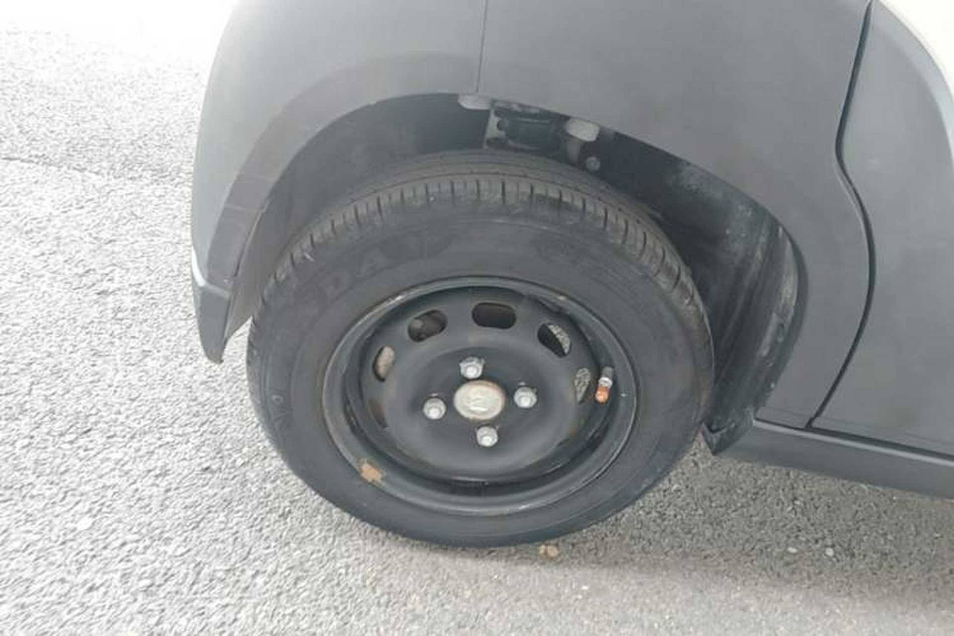 Used Baojun E100 2019 250KM Smart Drive Edition Right Rear Wheel Hub