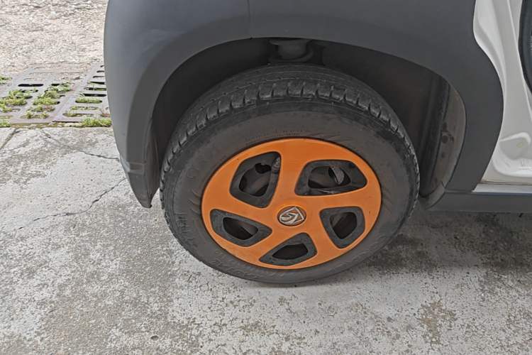 Used Baojun E100 2019 250KM Smart Drive Edition Right Rear Wheel Hub
