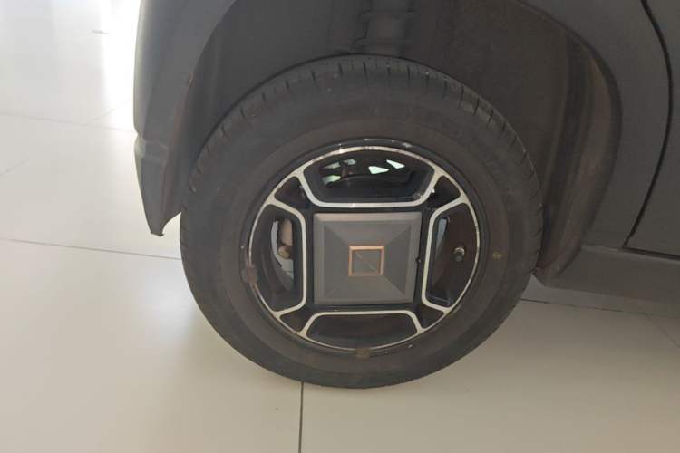 Used Baojun E100 2019 250KM Smart Drive Edition Right Rear Wheel Hub