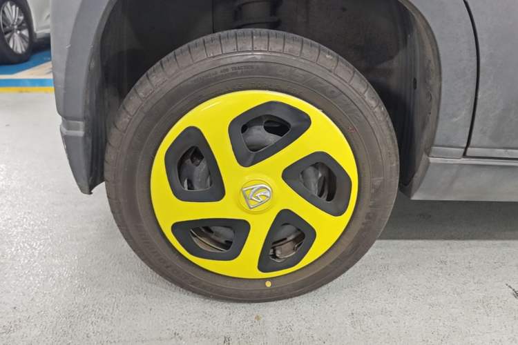 Used Baojun E100 2019 250KM Smart Drive Edition Right Rear Wheel Hub