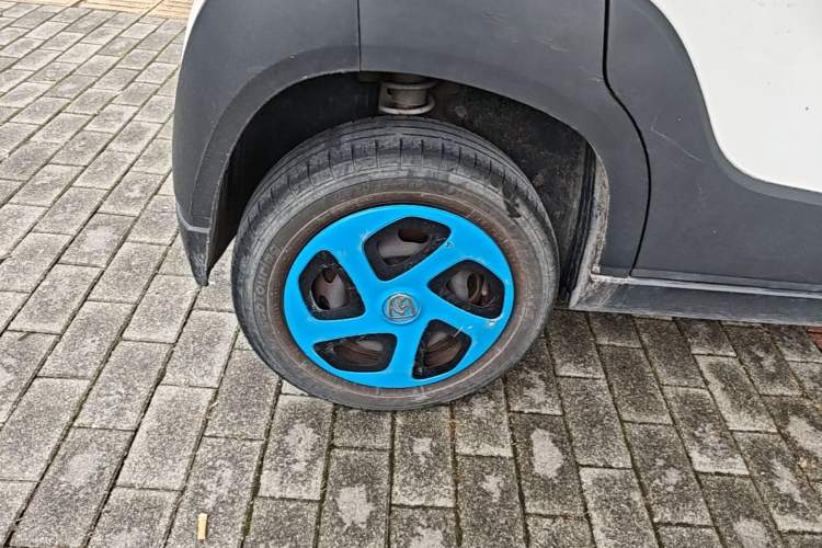 Used Baojun E100 2019 250KM Smart Drive Edition Right Rear Wheel Hub