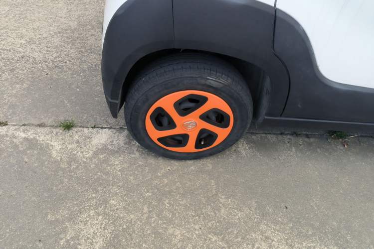 Used Baojun E100 2019 250KM Smart Drive Edition Right Rear Wheel Hub