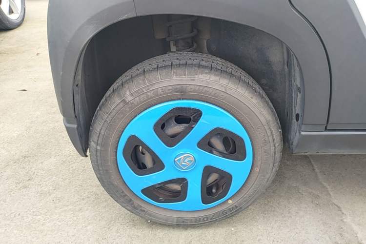 Used Baojun E100 2019 250KM Smart Drive Edition Right Rear Wheel Hub