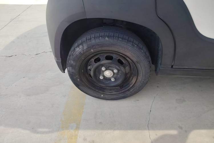 Used Baojun E100 2019 250KM Smart Drive Edition Right Rear Wheel Hub