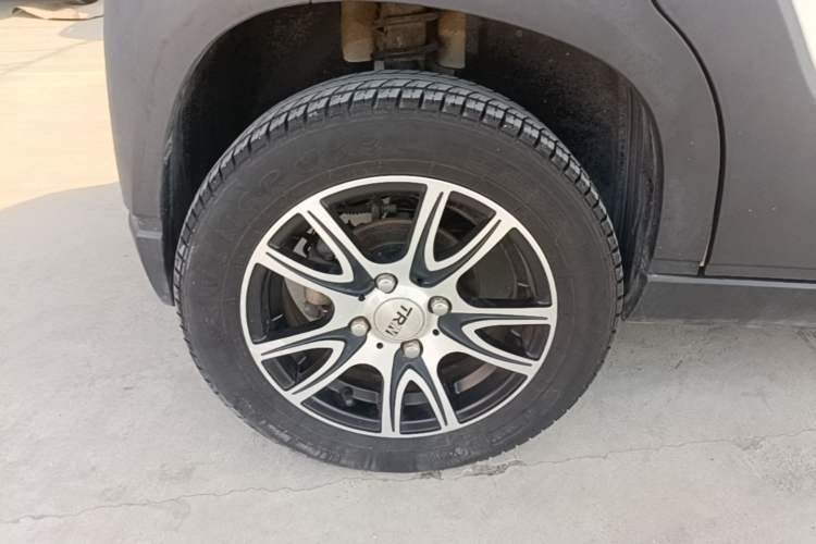 Used Baojun E100 2019 250KM Smart Drive Edition Right Rear Wheel Hub