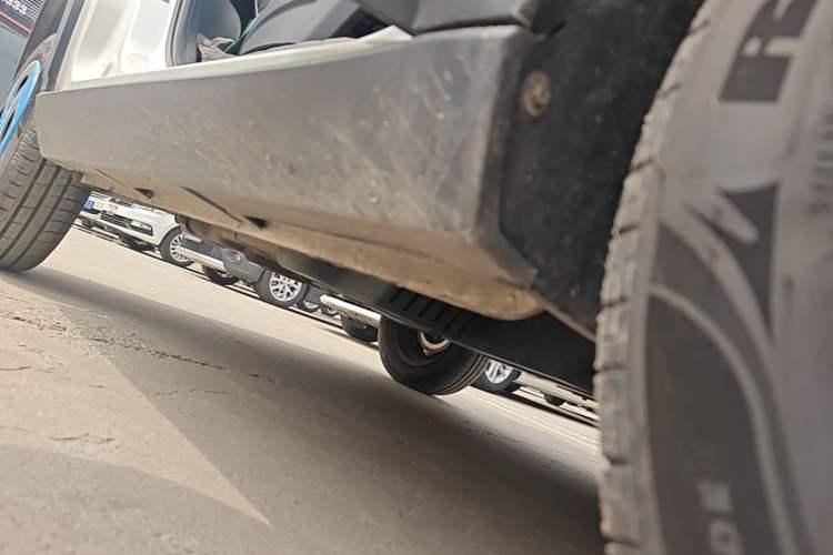 Used Baojun E100 2019 250KM Smart Drive Edition Right Side Sill
