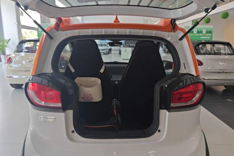 Used Baojun E100 2019 250KM Smart Drive Edition Trunk
