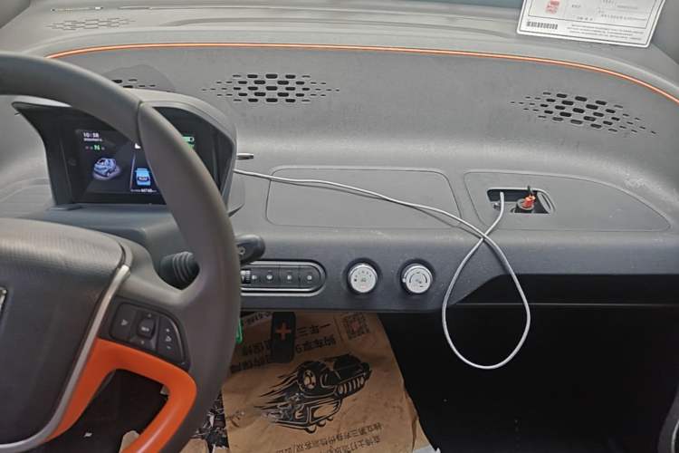 Used Baojun E100 2019 250KM Smart Drive Edition Audio And AC Panel