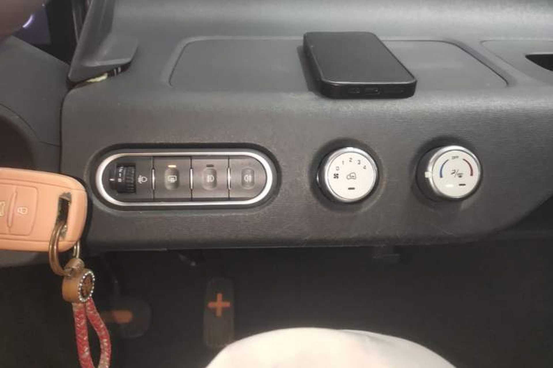 Used Baojun E100 2020 305KM Smart Drive Version Audio And AC Panel